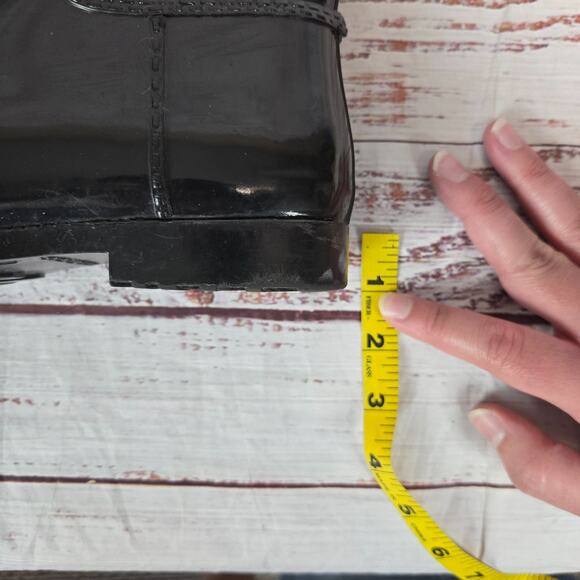 Michael KORS Rain Boots Iconic Logo Charm Sz 7 Pull on Rubber Waterproof Outdoor - Picture 9 of 9